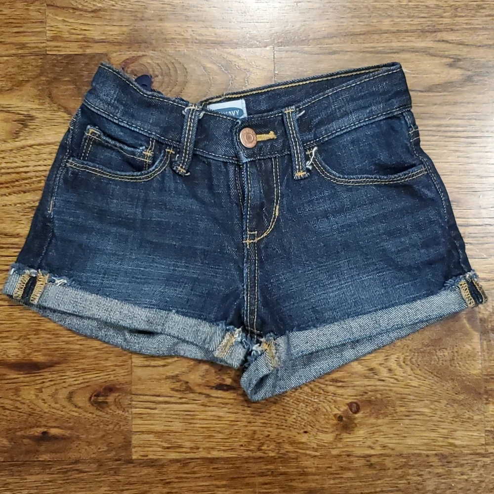 Girls Old Navy rolled cuff jean shorts size 7 - Picture 1 of 4